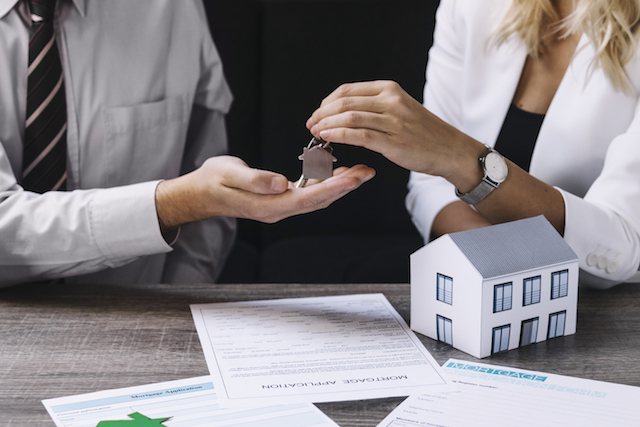 kredyt hipoteczny - przekazanie kluczy i umowa kredytu